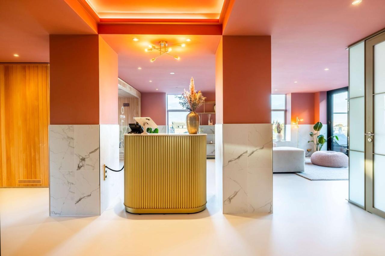 Hotel Haarhuis Arnhem Bagian luar foto The lobby of the hotel