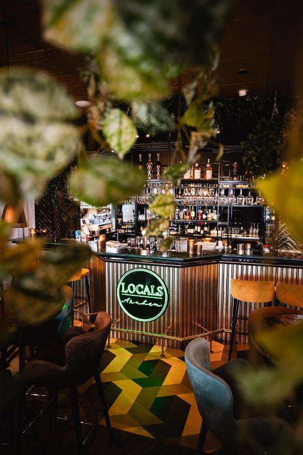 Hotel Haarhuis Arnhem Bagian luar foto Locals Bar