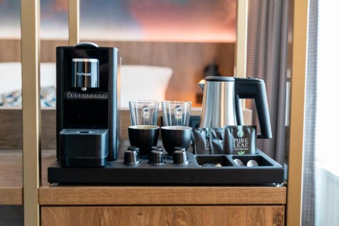 Hotel Haarhuis Arnhem Ruang foto A Nespresso coffee machine in a hotel room